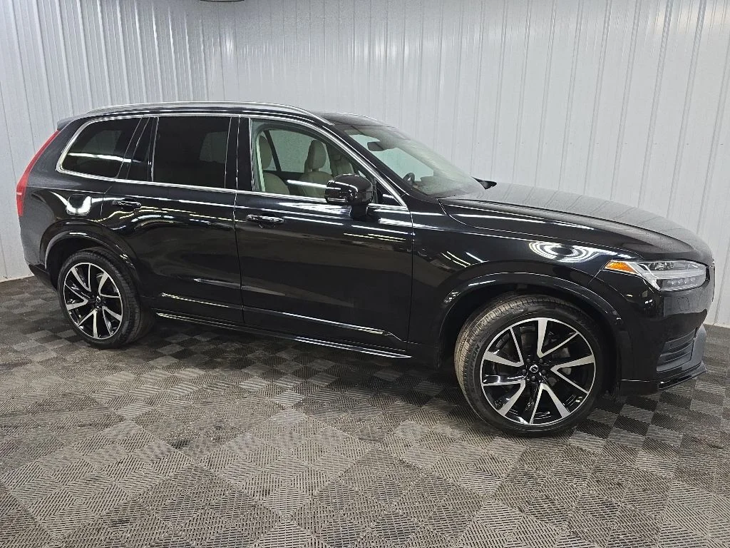 2021 Volvo XC90 T6 Momentum AWD's photo