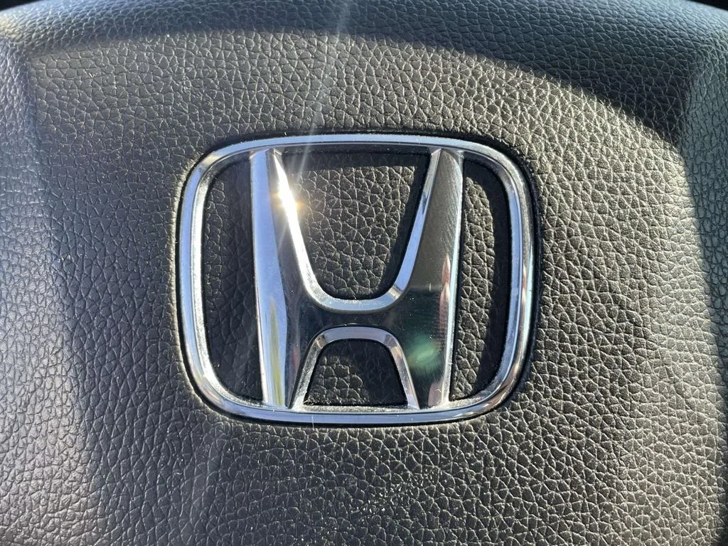 Used 2018 White Honda LX image 26