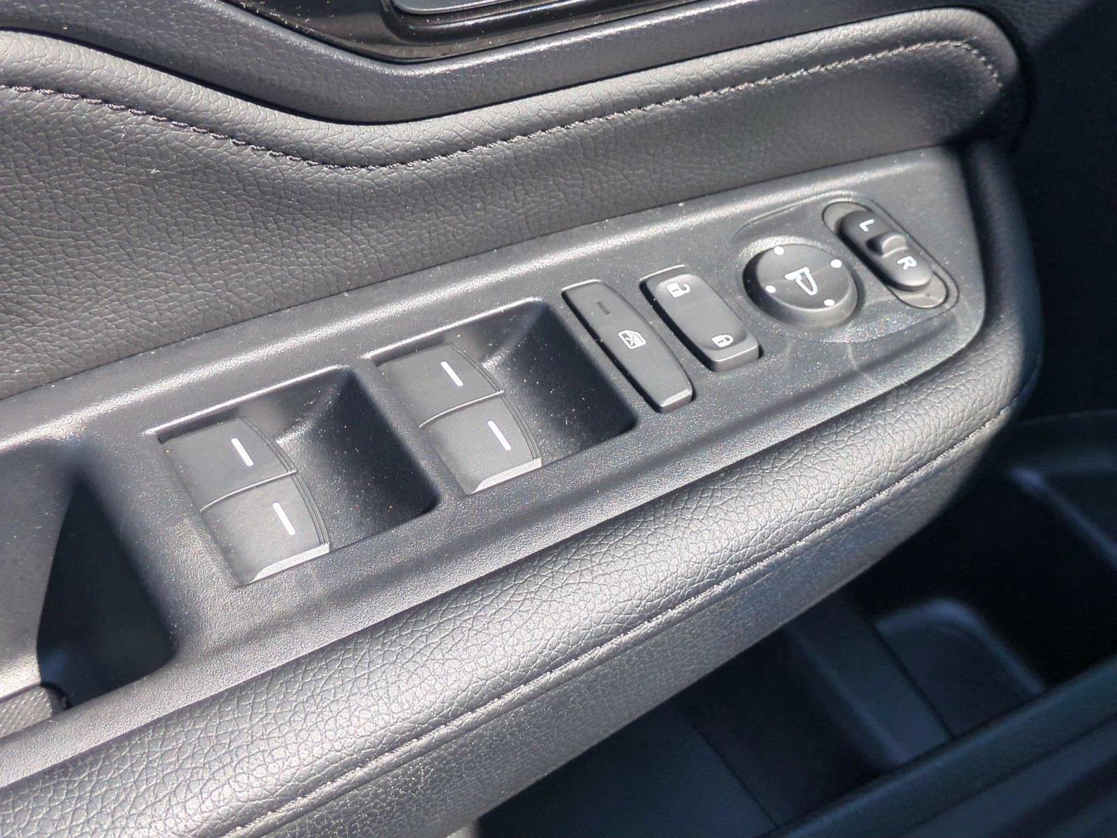Used 2025 Solar Silver Metallic Honda Touring image 16