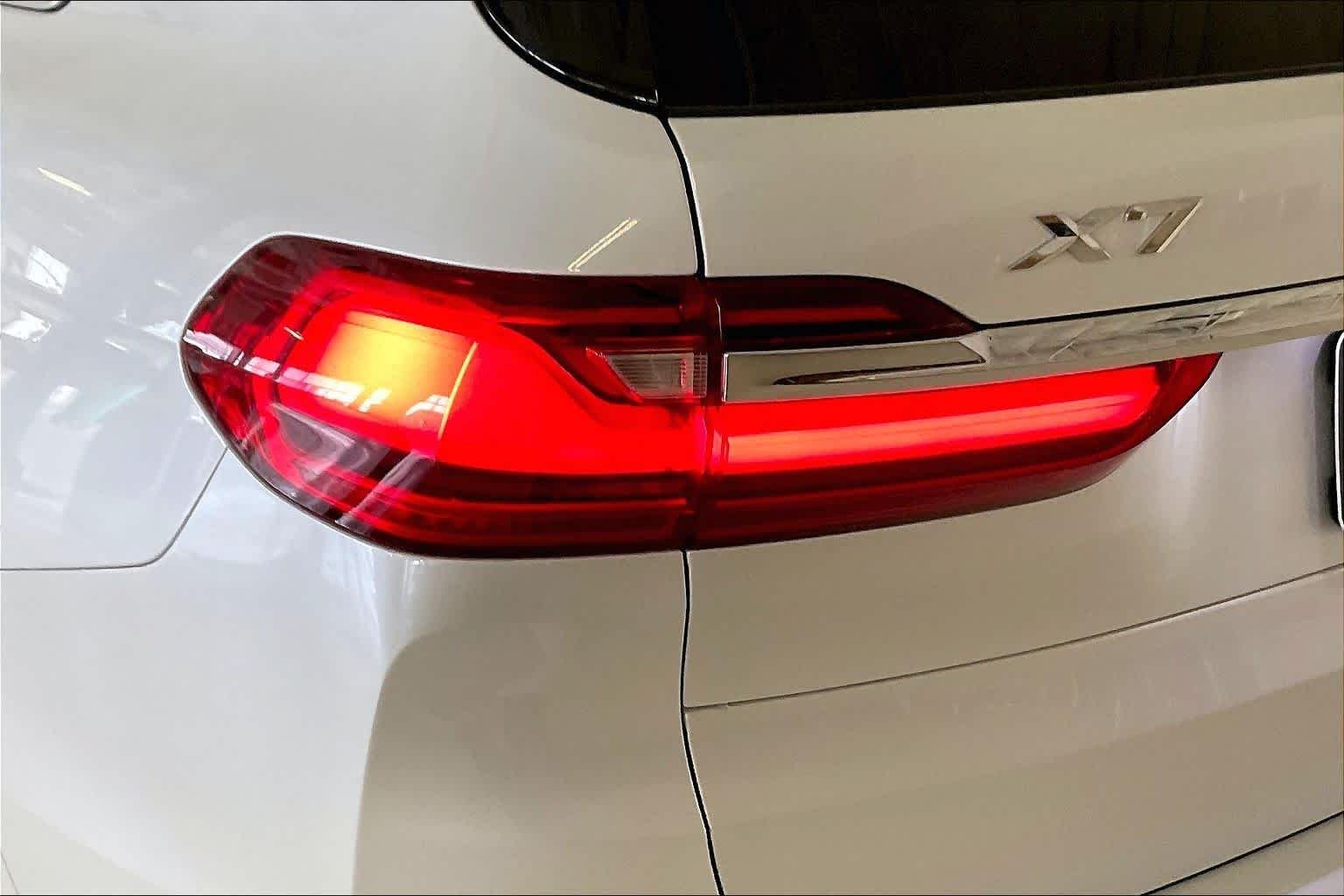 Used 2020 Mineral White Metallic BMW xDrive40i image 26
