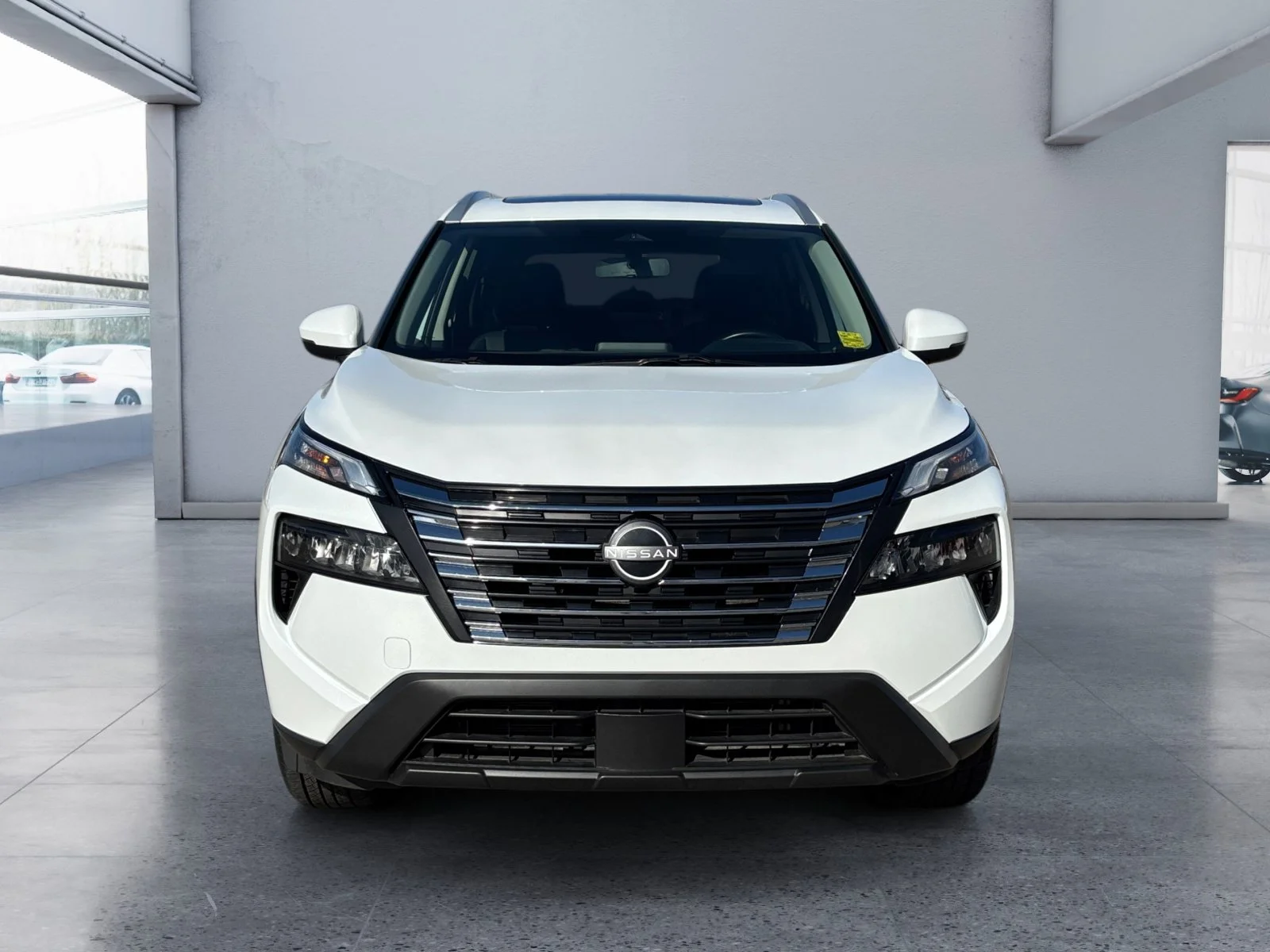 Used 2025 White Nissan SV Moonroof image 8