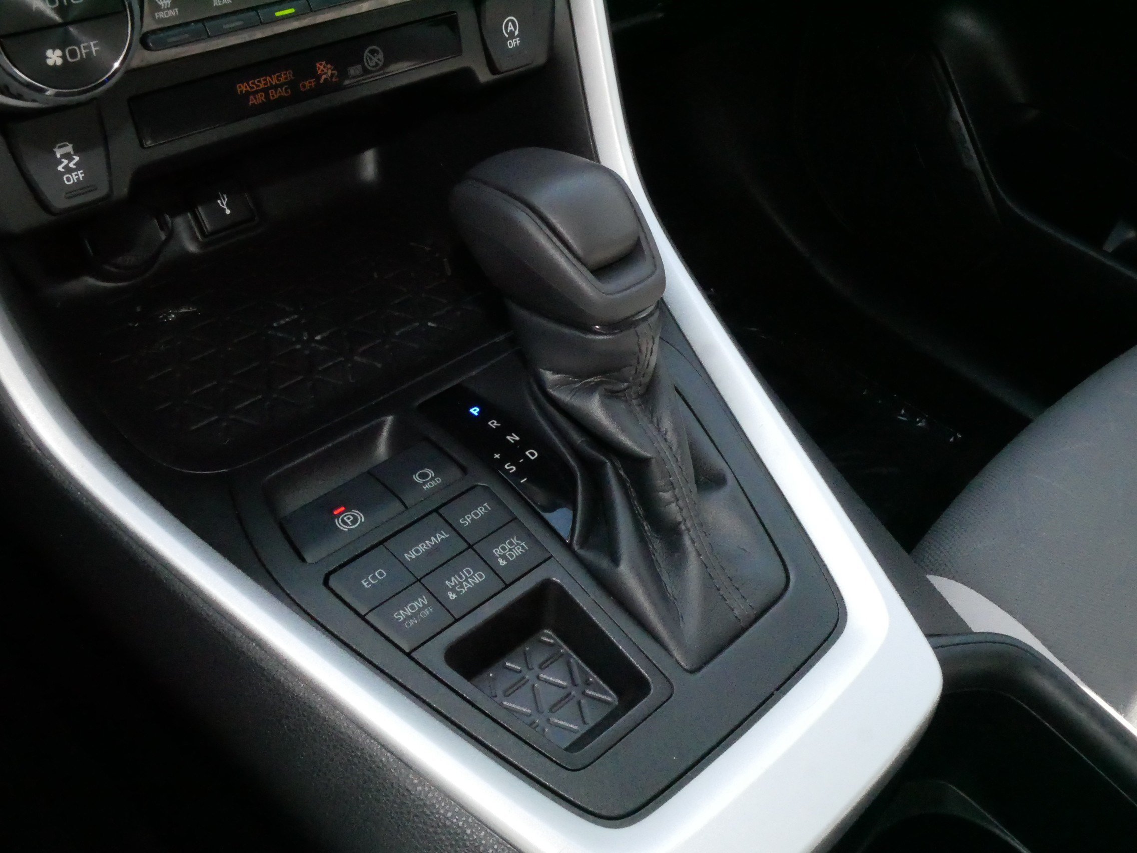 Certified Used 2022 White Toyota XLE image 21
