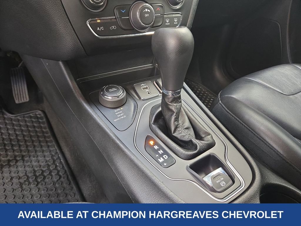 2019 Jeep Cherokee Latitude Plus - Photo 22