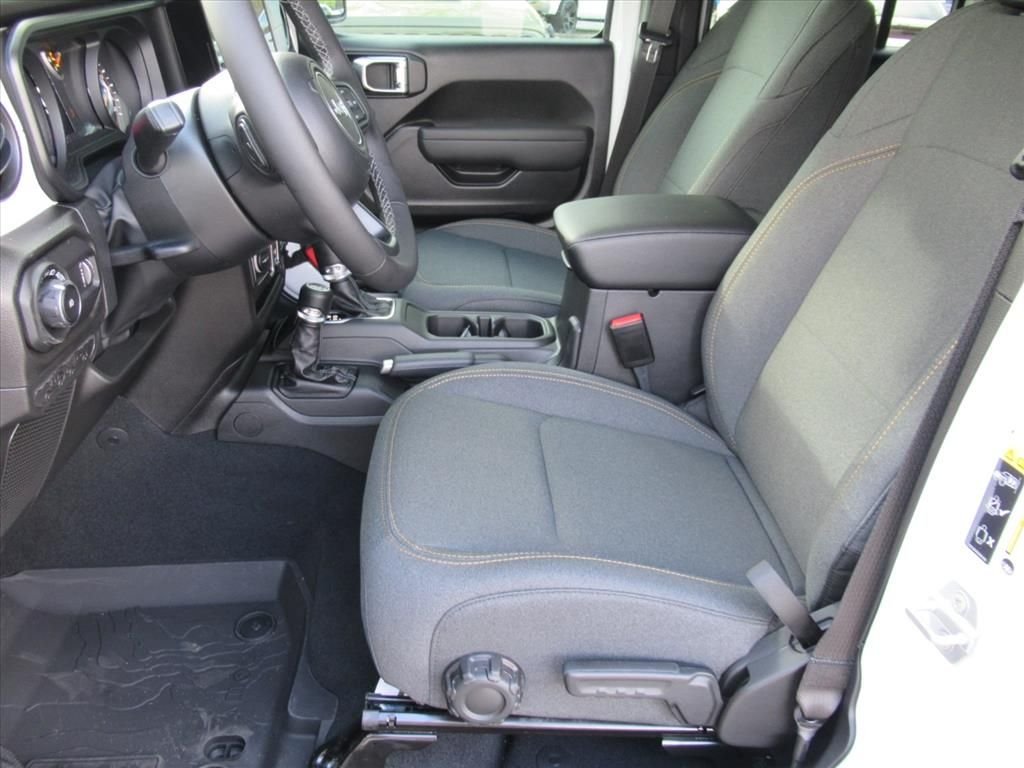 New 2026 Bright White Clear-Coat Exterior Paint Jeep Sport S image 17