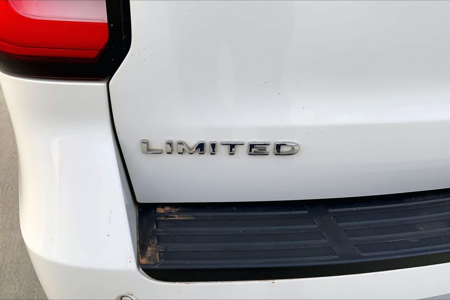 Used 2022 Star White Metallic Tri-Coat Ford Limited image 10