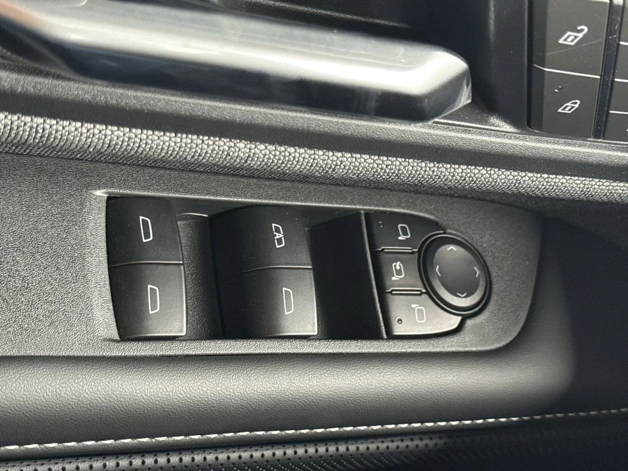 2026 GMC Sierra EV Elevation - Photo 17