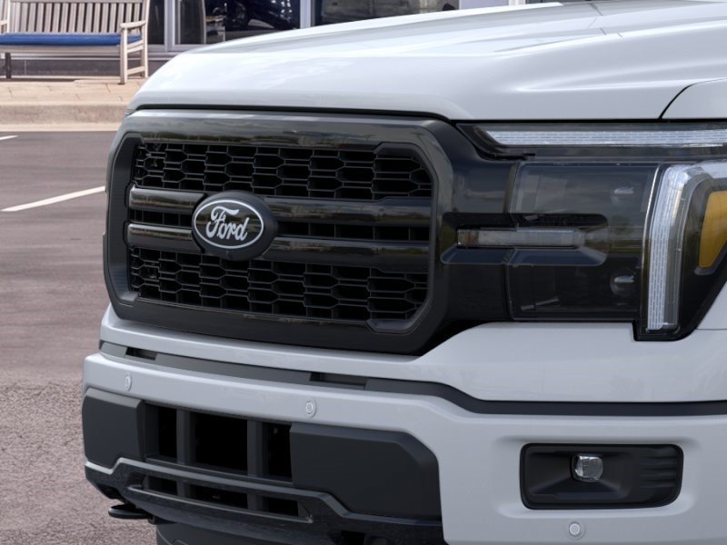 New 2026 Oxford White Ford LARIAT image 17