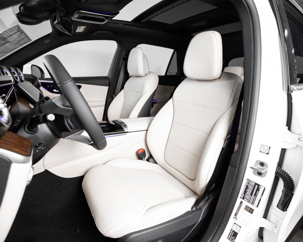 New 2026 Polar White Mercedes-Benz GLC 300 image 5