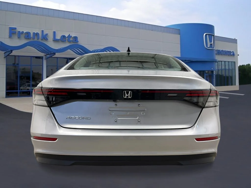New 2026 Solar Silver Metallic Honda SE image 4