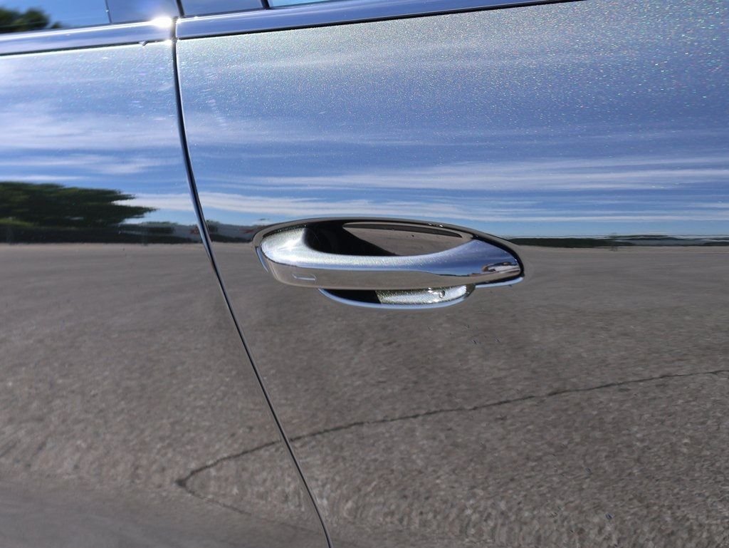 Used 2025 Olive Porsche  image 16