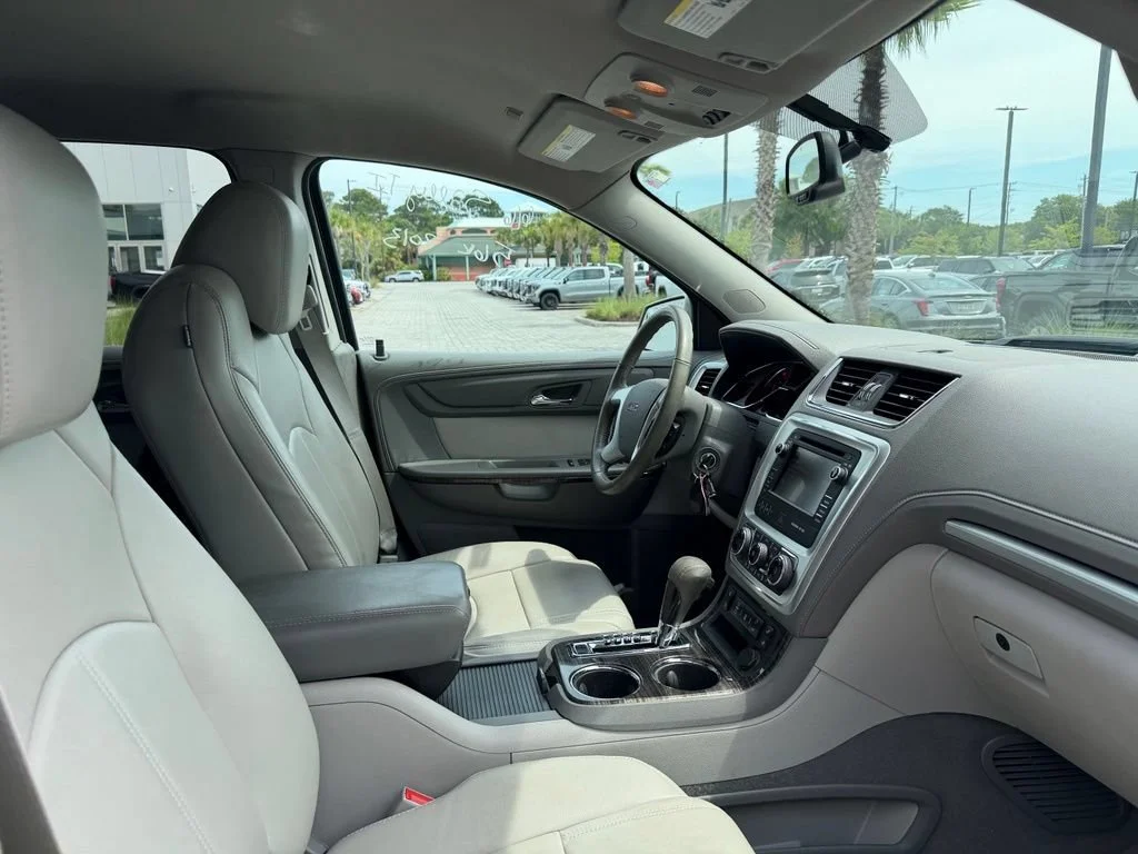 Used 2013 Champagne Silver Metallic GMC SLT image 11