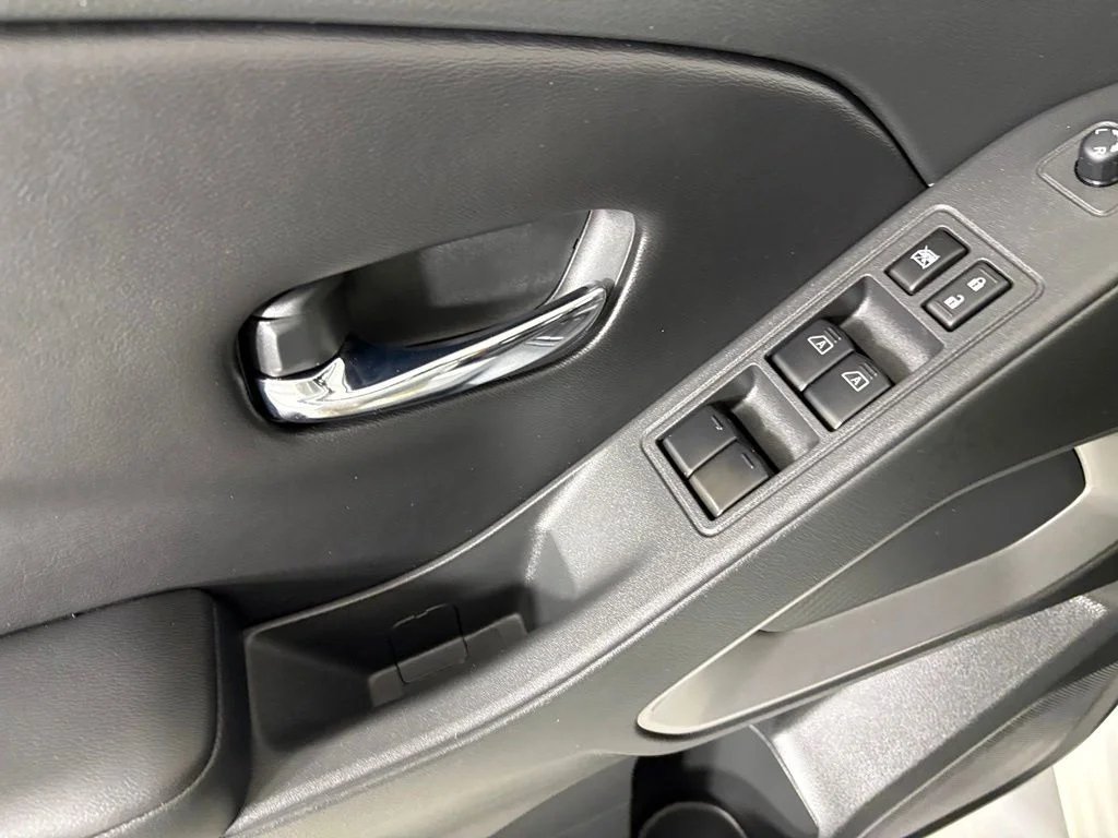 New 2026 Glacier White Nissan Crew Cab SV image 19