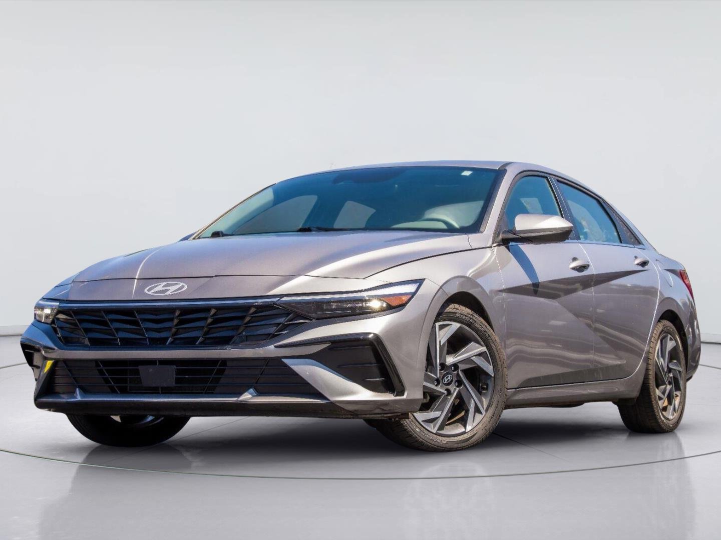 Used 2025 Fluid Metal Hyundai SEL Convenience image 2