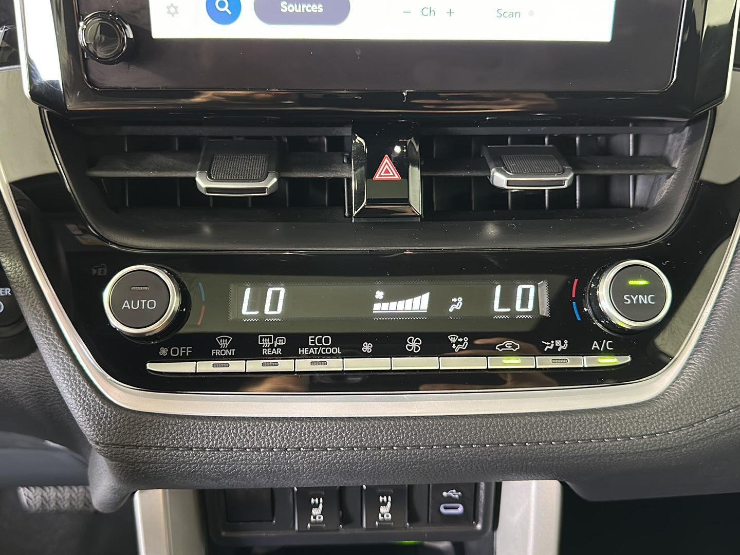 Used 2025 Wind Chill Pearl Toyota XSE image 17