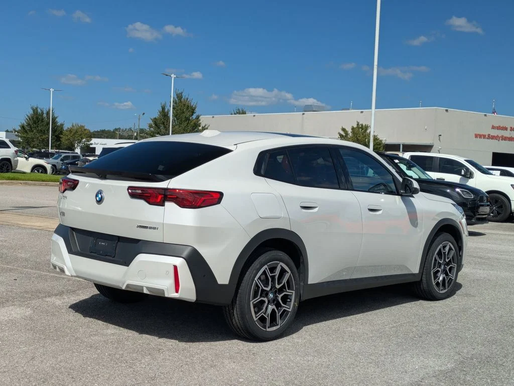 Used 2025 White BMW xDrive28i image 5