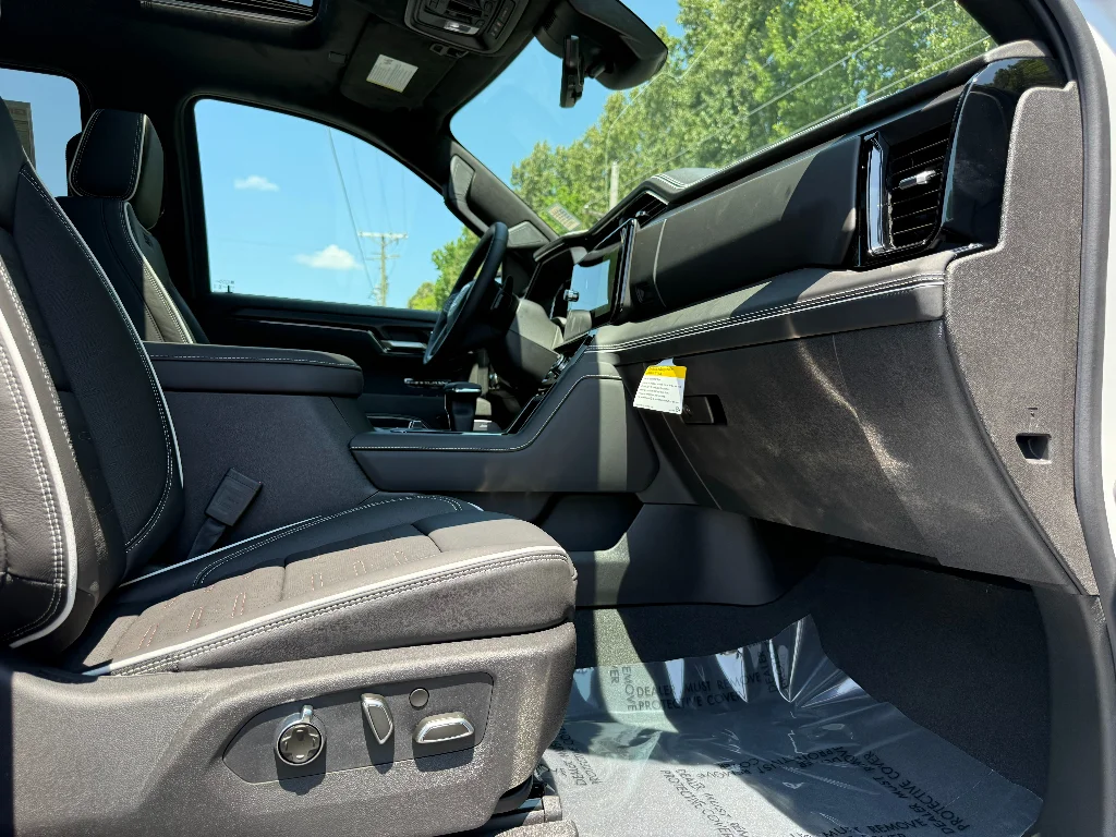 New 2026 Summit White GMC AT4X image 32