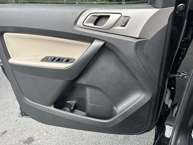 Used 2020 Black Ford XLT image 27