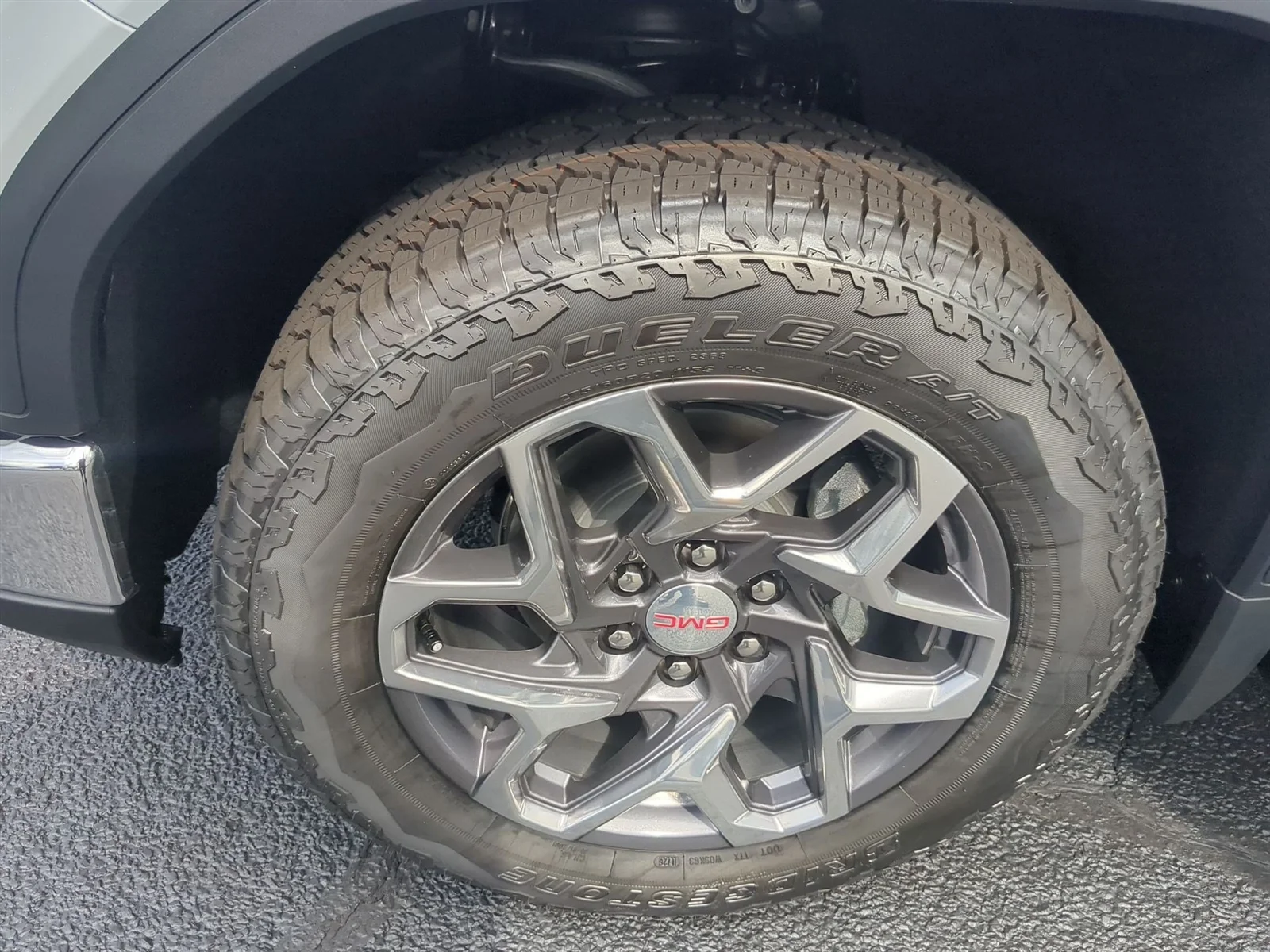 New 2026 Glacier White Tricoat GMC SLT image 57