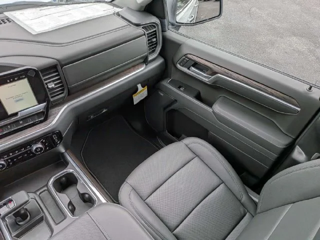 New 2026 Glacier White Tricoat GMC SLT image 17