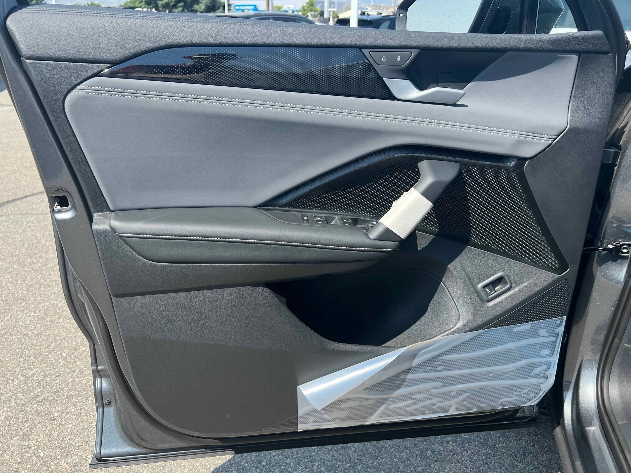 2025 Volkswagen Tiguan SE - Photo 17