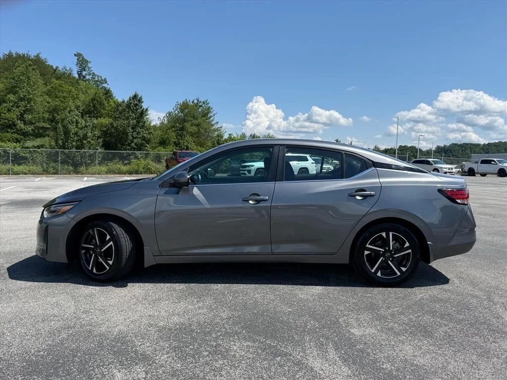 Used 2024 Gray Nissan SV image 4