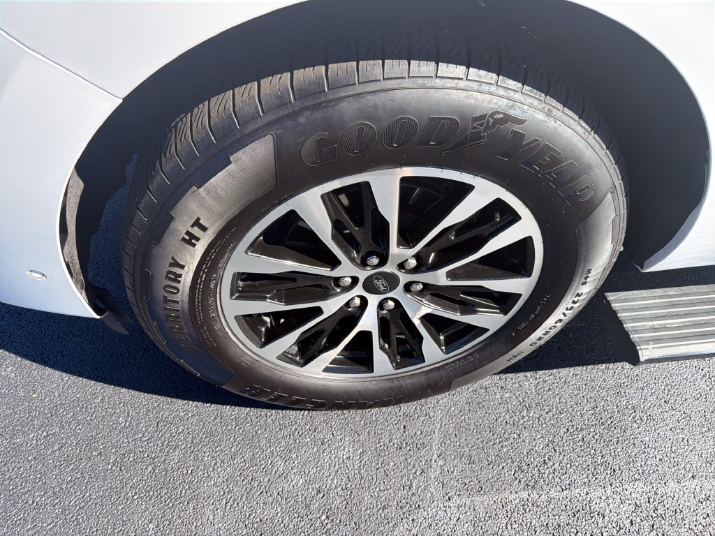 Used 2025 White Ford Platinum image 11