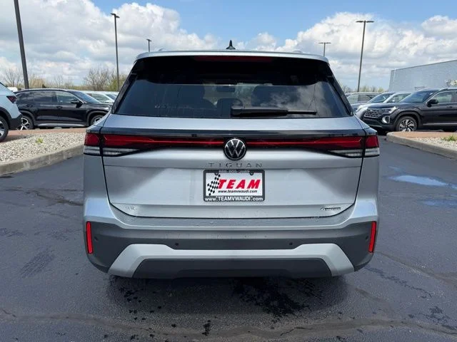New 2026 Silver Volkswagen 2.0T SE image 4