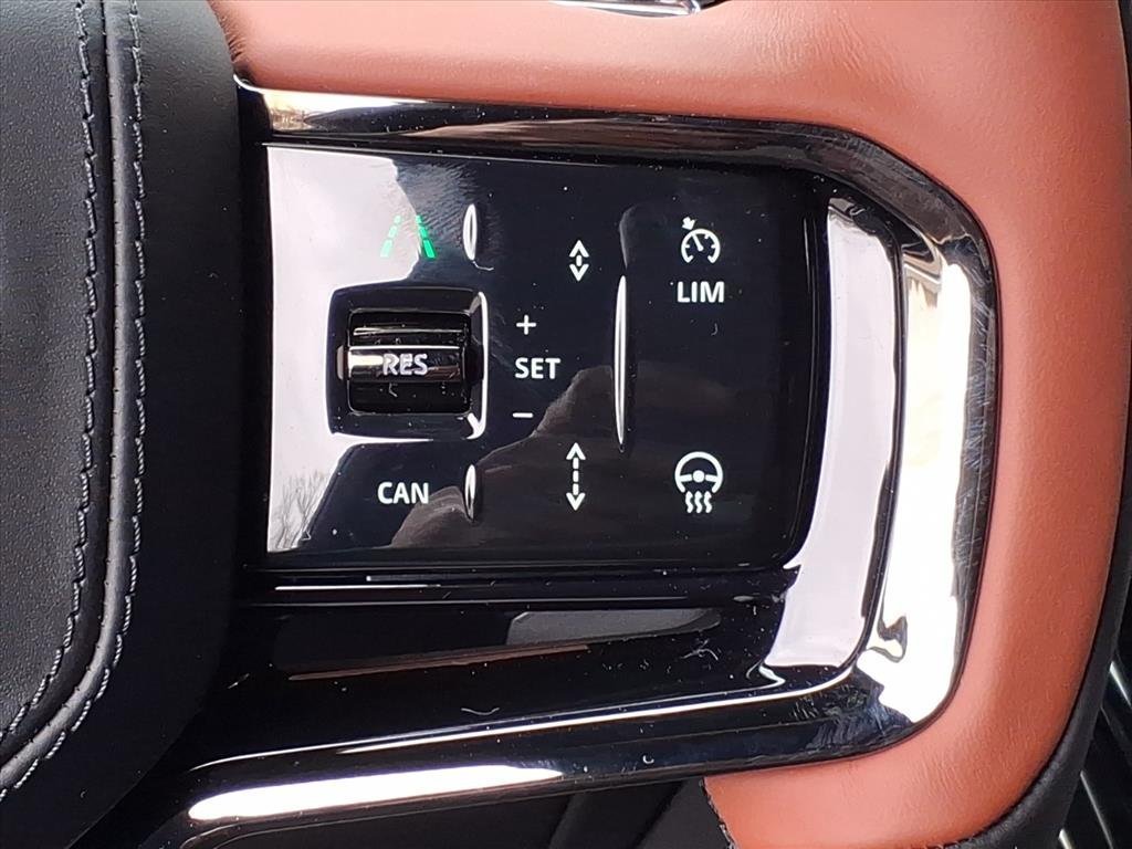 New 2026 Ostuni Pearl White LAND ROVER  image 15