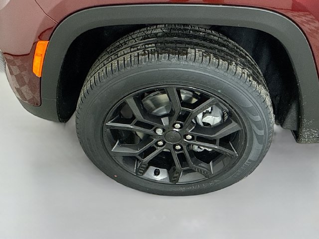 New 2025 Velvet Red Pearl-Coat Exterior Paint Jeep Limited image 31