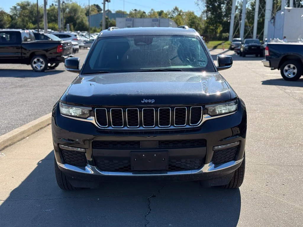 Used 2022 Black Jeep Limited image 3