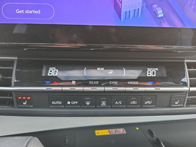 Used 2025  Toyota XLE image 17