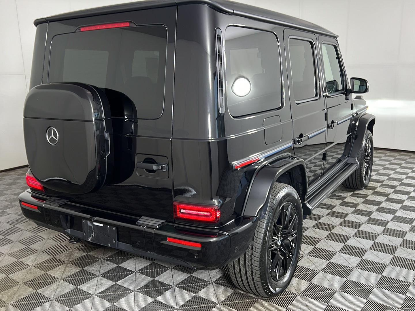 Certified Used 2025 Obsidian Black Metallic Mercedes-Benz G 580e image 19