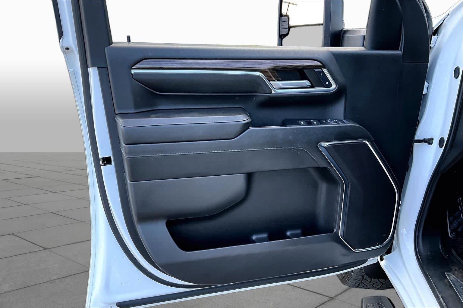 Used 2024 Summit White Chevrolet LT image 20