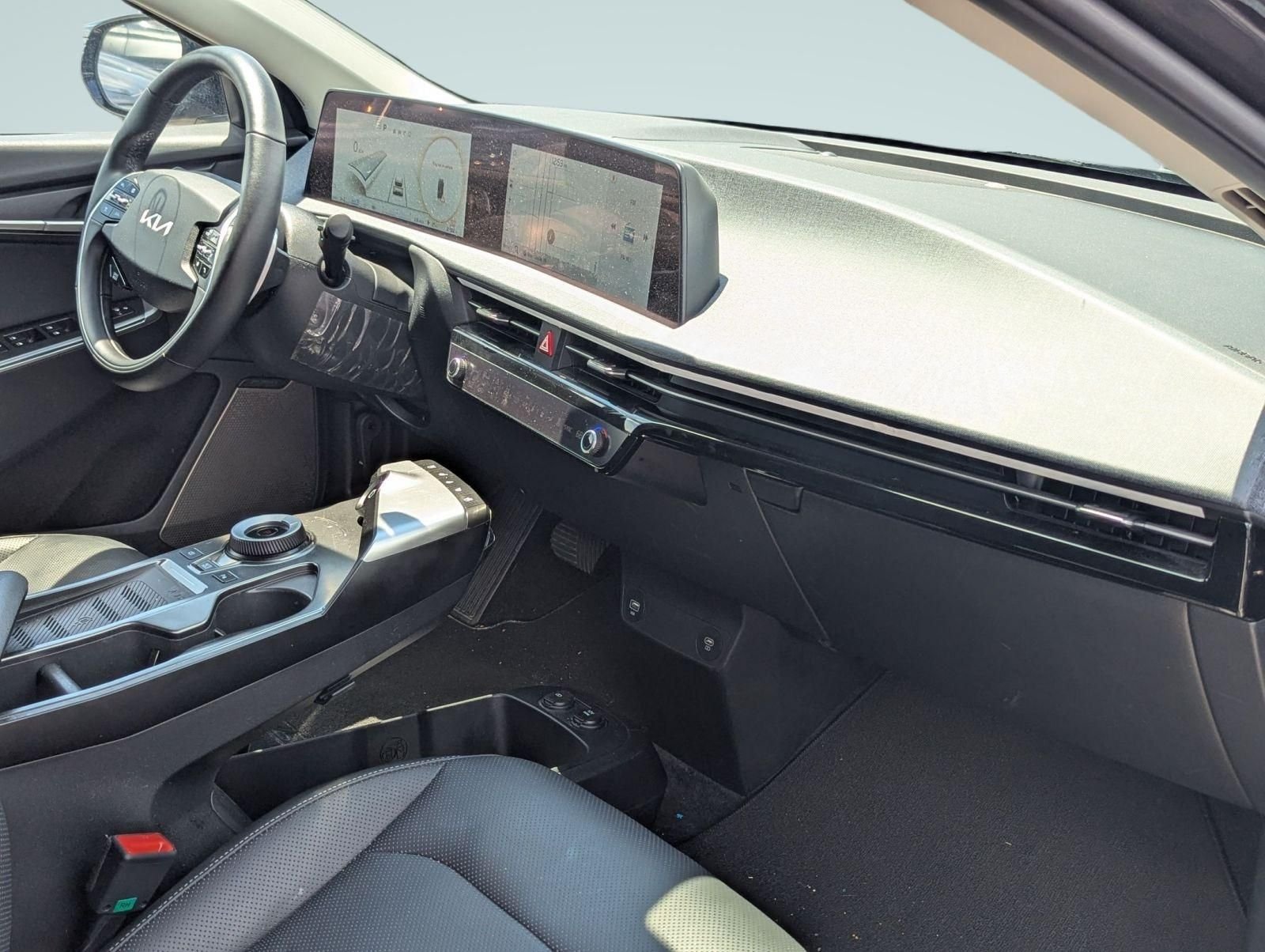 Used 2024 Gray Kia Wind image 25