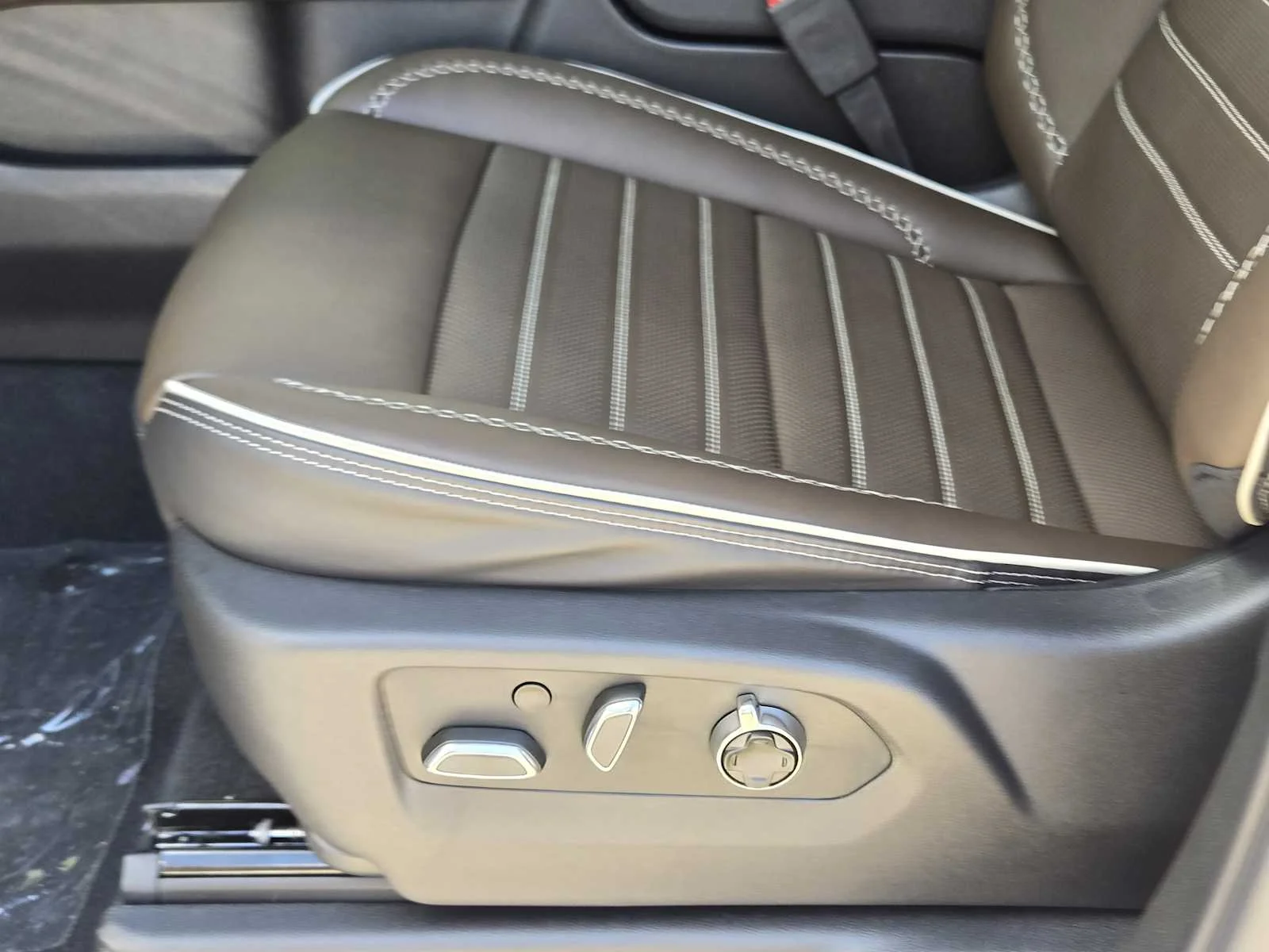New 2027 Glacier White Tricoat GMC Denali Ultimate image 16