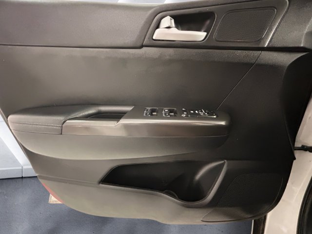 Used 2018 White Kia LX image 12