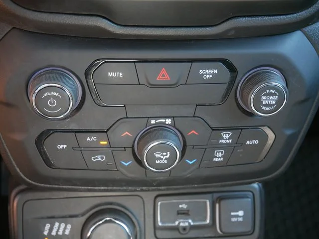 Used 2018 Red Jeep Latitude image 23