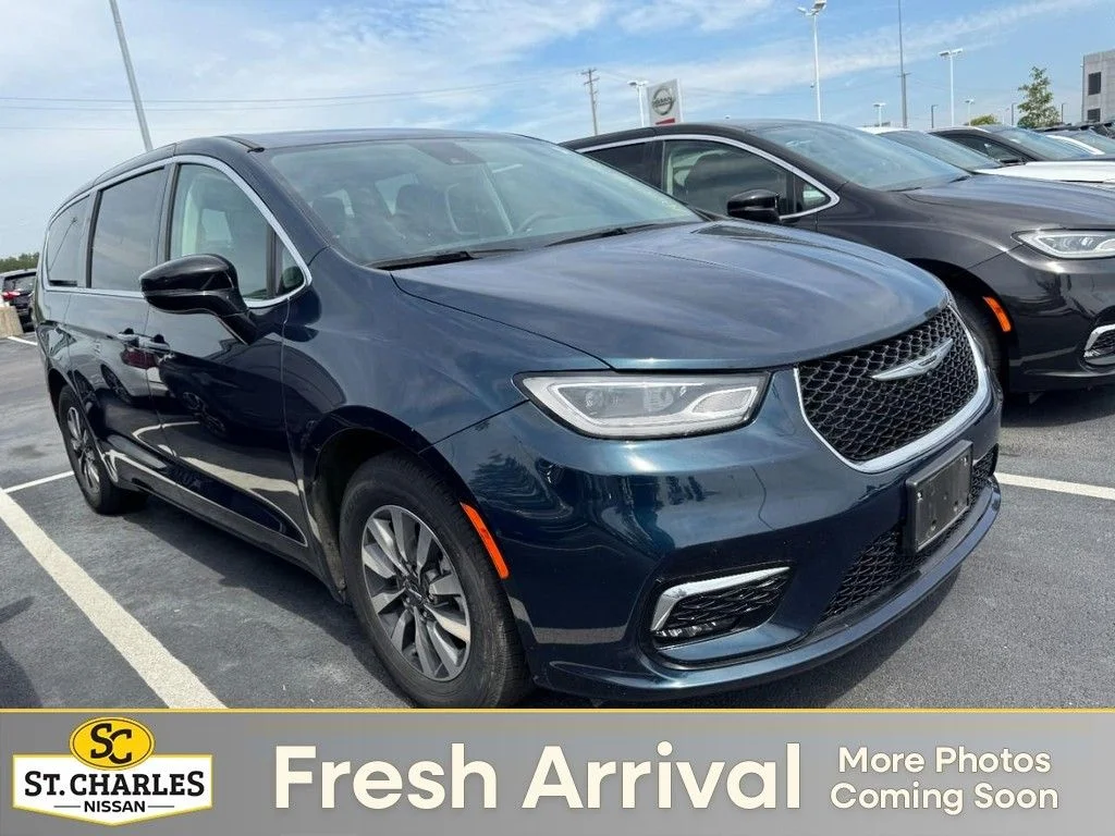 2024 Chrysler Pacifica PHEV Select
