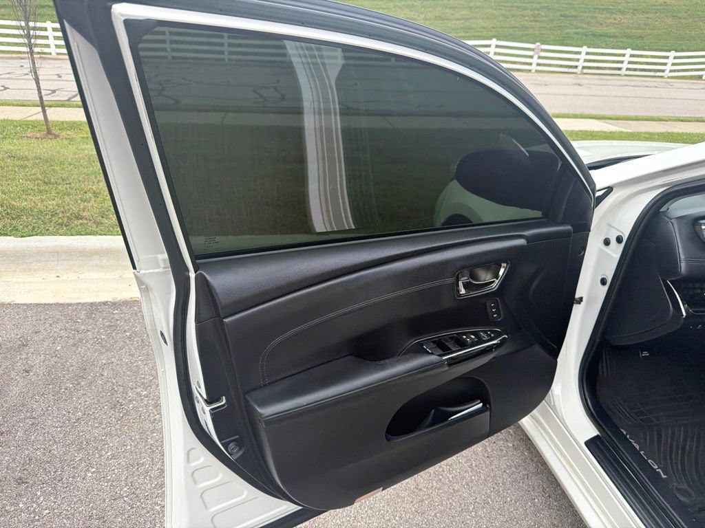 Used 2014 Blizzard Pearl Toyota XLE image 22