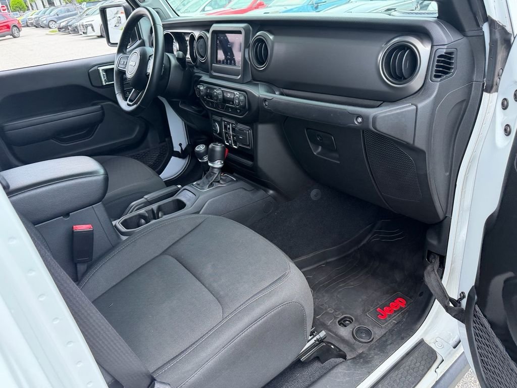 Used 2022 White Jeep Willys image 17