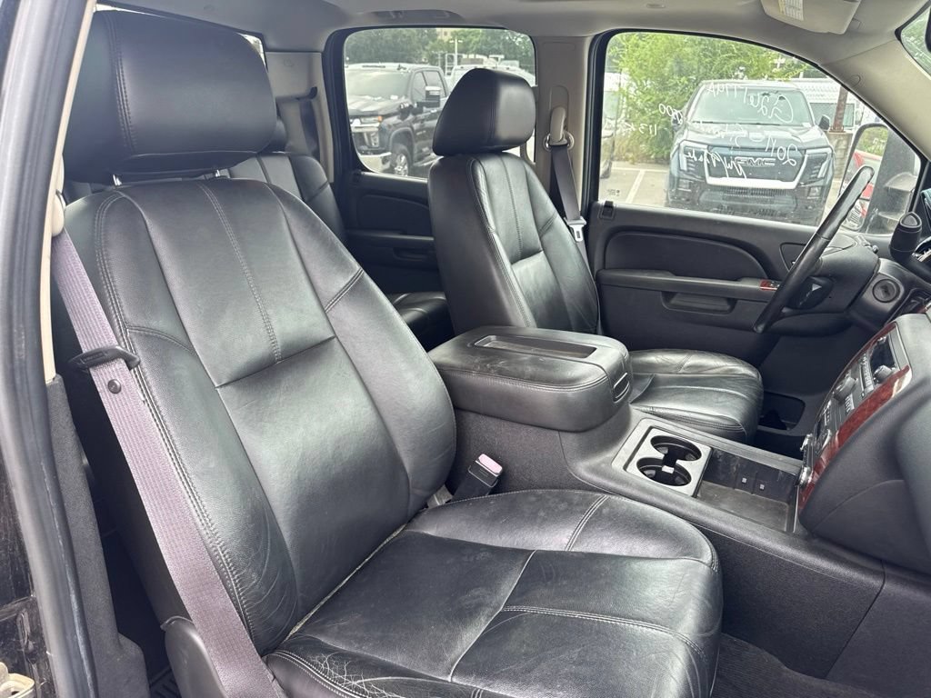 Used 2011 BLACK Chevrolet LTZ image 27