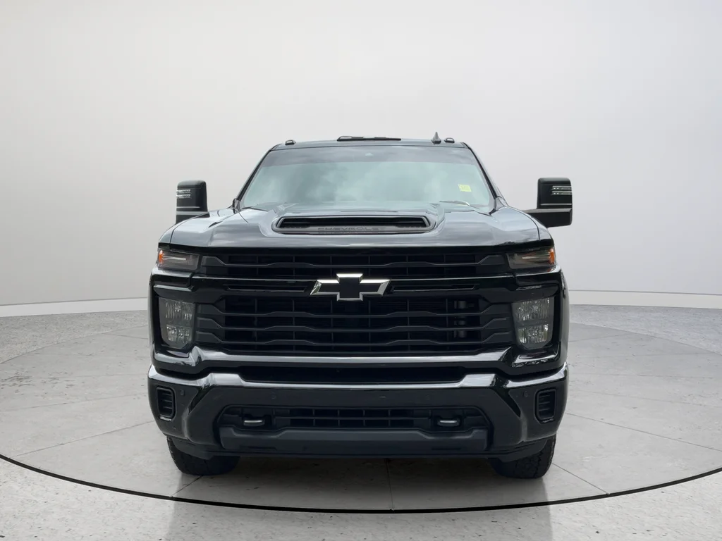 Used 2025 Black Chevrolet Custom image 4