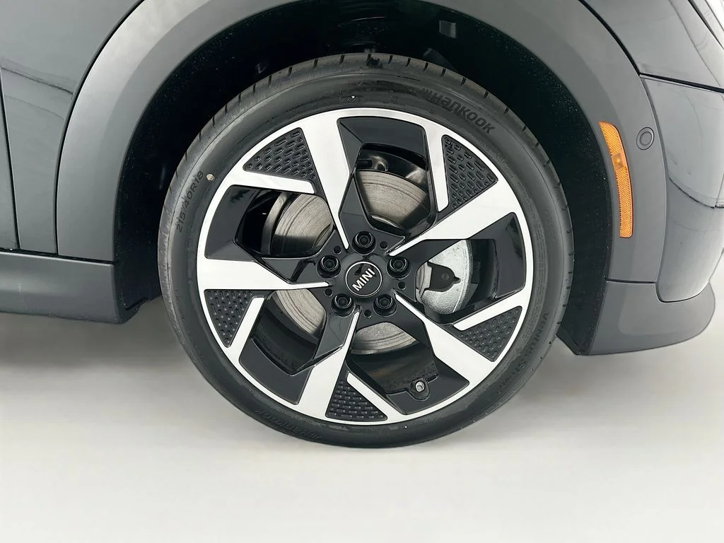 New 2026 Midnight Black II Metallic MINI Signature Plus image 29