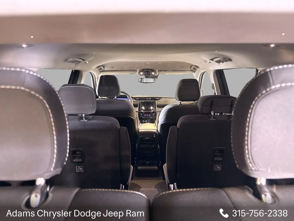 Used 2023 White Jeep Laredo image 9