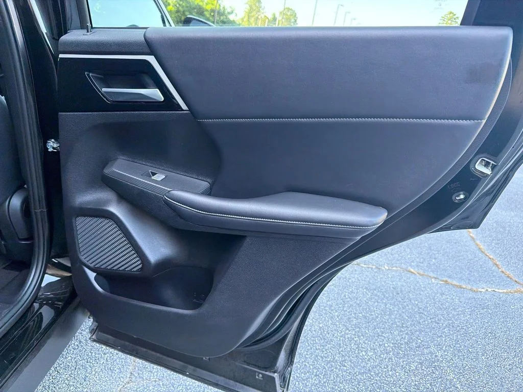 Used 2024  Mitsubishi SE image 16
