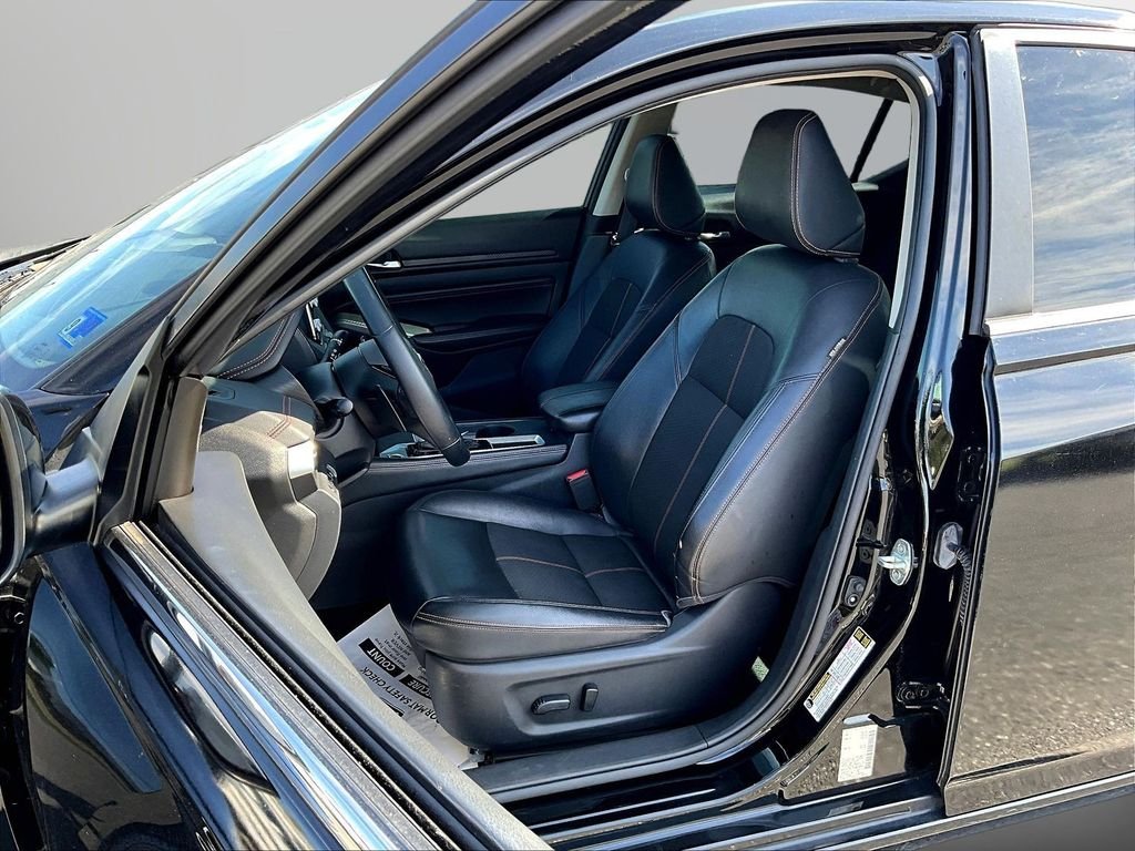 Used 2020 Black Nissan 2.5 SR image 23