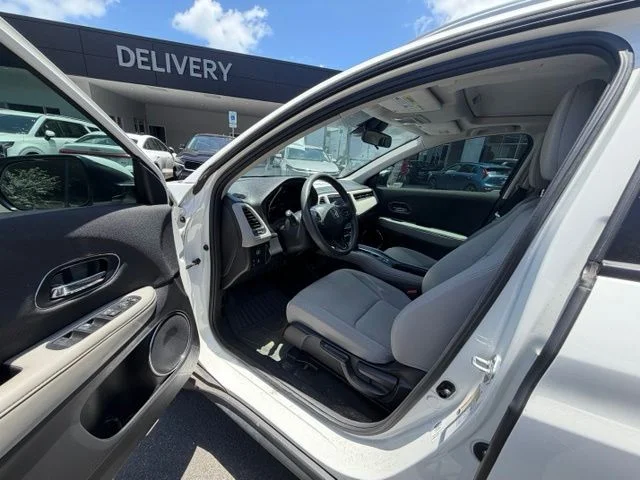 Used 2022 White Honda EX image 12