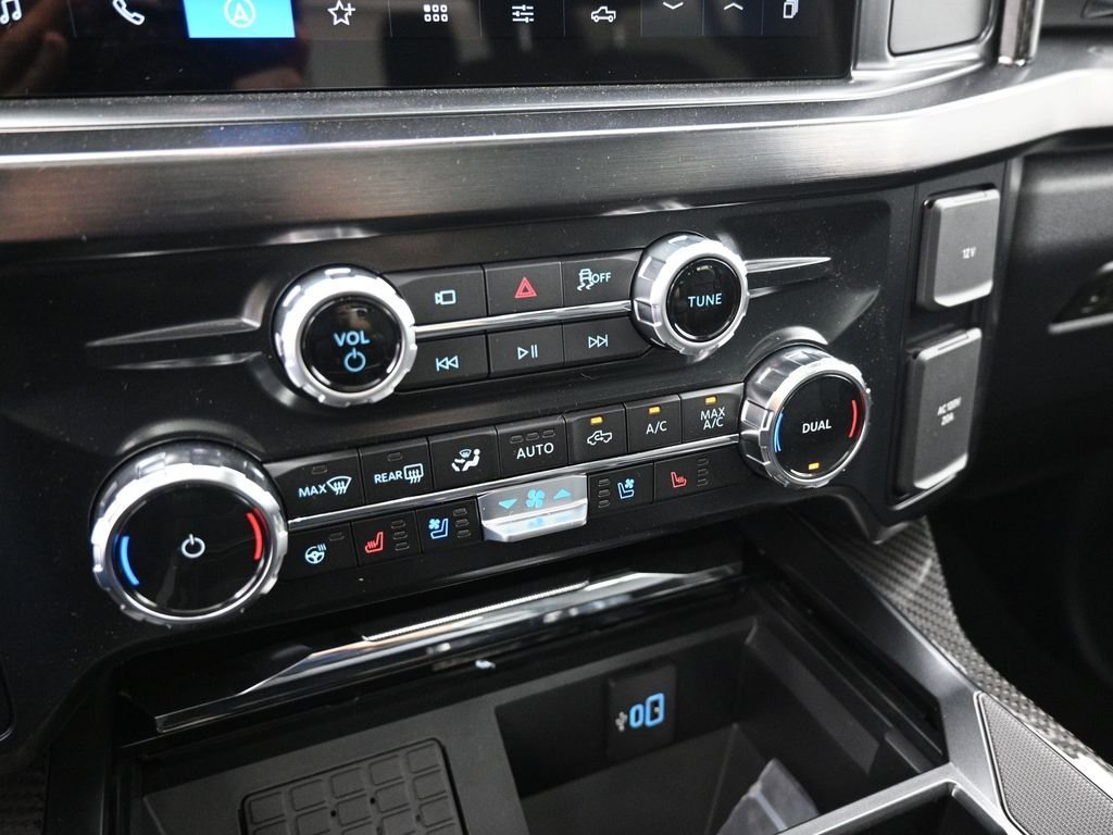 New 2026 Carbonized Gray Metallic Ford Lariat image 17