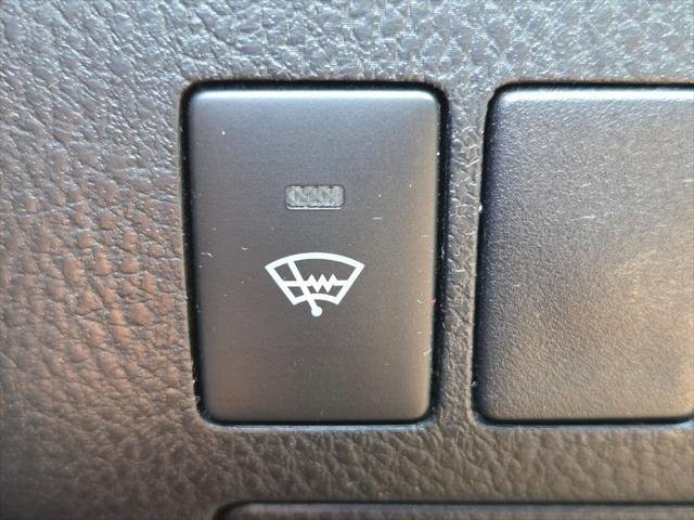 Certified Used 2018 BLIZZARD PEARL Toyota  image 18
