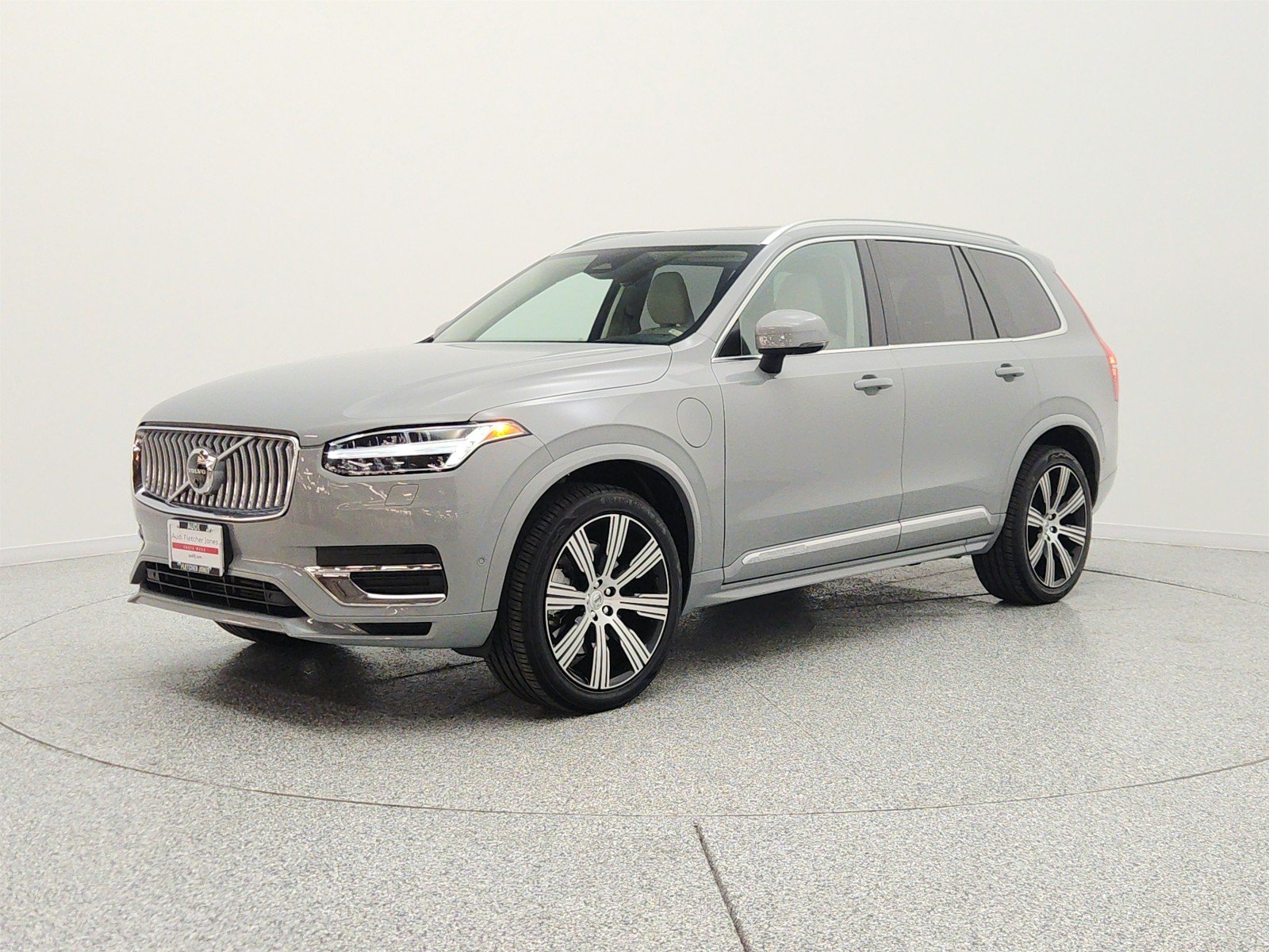Used 2024 Vapour Grey Metallic Volvo T8 eAWD PHEV Plus 6P image 1